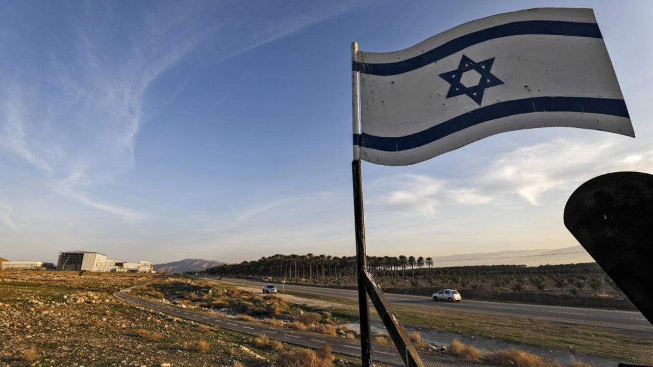 قرب إحدى المستوطنات الإسرائيلية في أراضي غور الأردن الفلسطينية
