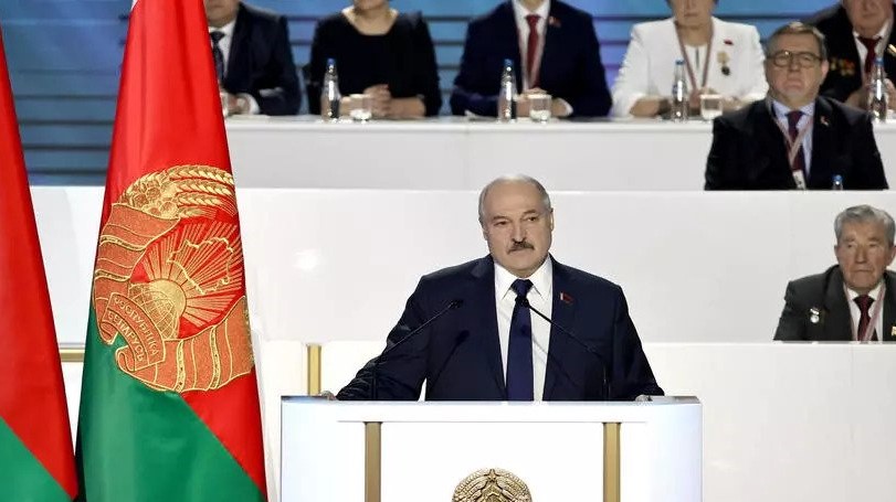 الرئيس البيلاروسي ألكسندر لوكاشنكو يلقي كلمة أمام مؤتمر