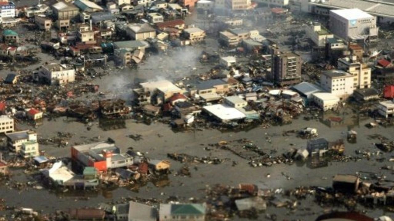 عانت اليابان كارثة مزدوجة في 2011 بدأت بزلزال في عرض البحر أدى إلى تسونامي أسفر عن مقتل 18500 شخص وتسبب بكارثة فوكوشيما
