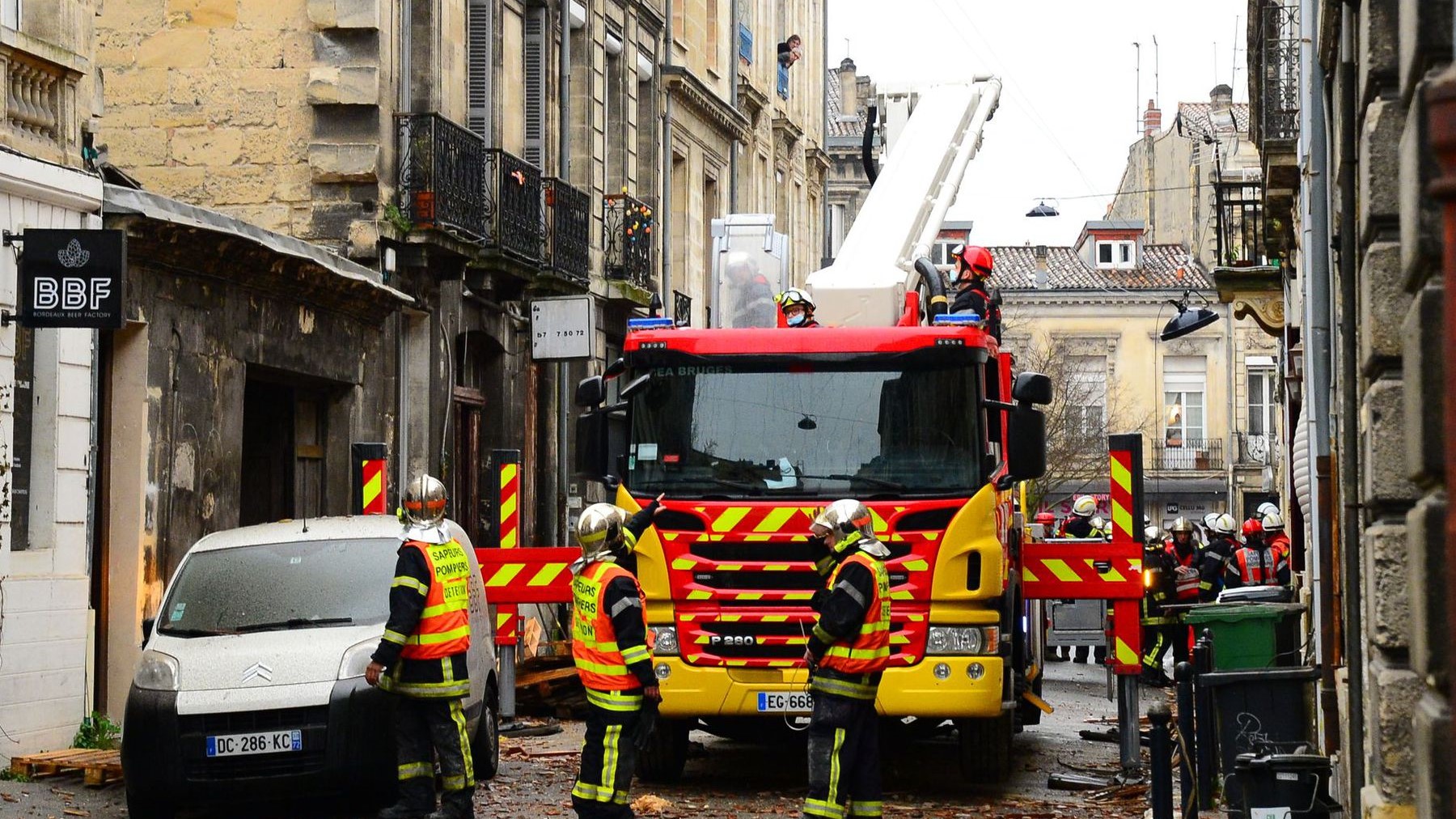 الشرطة الفرنسية في مكان الانفجار في بوردو