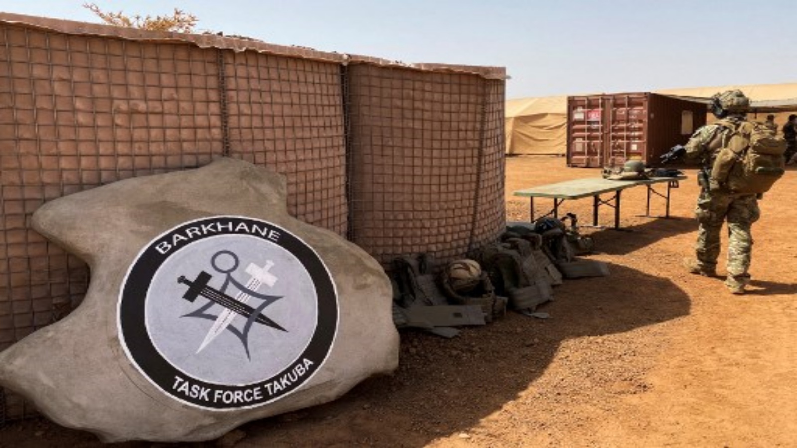 شعار العمليات الخاصة بقيادة فرنسا لقوة مهام برخان الجديدة تاكوبا - وهي مهمة عسكرية متعددة الجنسيات في منطقة الساحل المضطربة في إفريقيا جنوب الصحراء