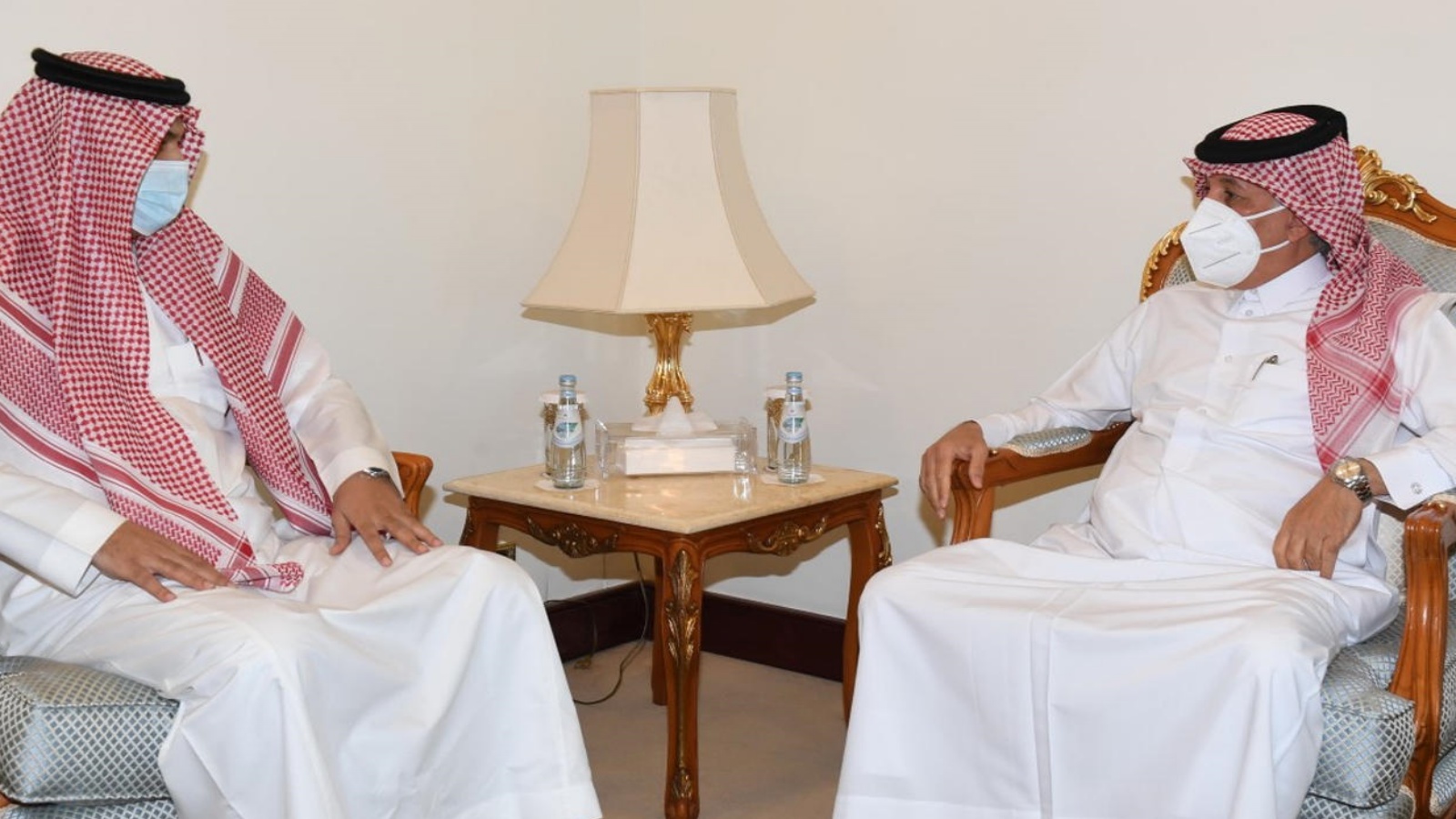 وزير قطري يلتقي القائم بالأعمال في سفارة السعودية