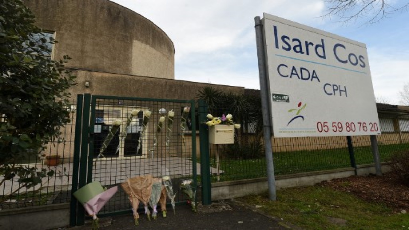 دخل مركز إيسارد لاستقبال طالبي اللجوء (CADA) في بو ، بعد يوم من طعن أحد المديرين حتى الموت من قبل طالب لجوء في باو ، جنوب غرب فرنسا ، في 20 فبراير 2021.