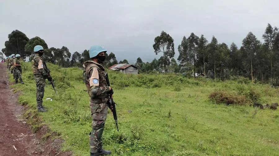 جنود مغاربة ضم قوات بعثة منظمة الأمم المتحدة لتحقيق الاستقرار في جمهورية الكونغو الديموقراطية (مونسكو) يمشطون المنطقة في حديقة فيرونغا قرب غوما في 22 فبراير 2021