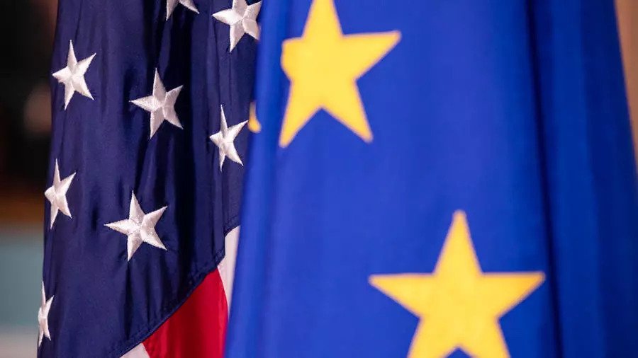 علما الاتحاد الأوروبي والولايات المتحدة في وزارة الخارجية الأميركية في واشنطن في 7 فبراير 2020 