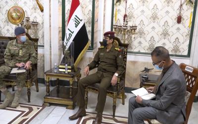 رئيس الاركان العراقي مجتمعا مع قائد بعثة حلف الناتو في العراق
