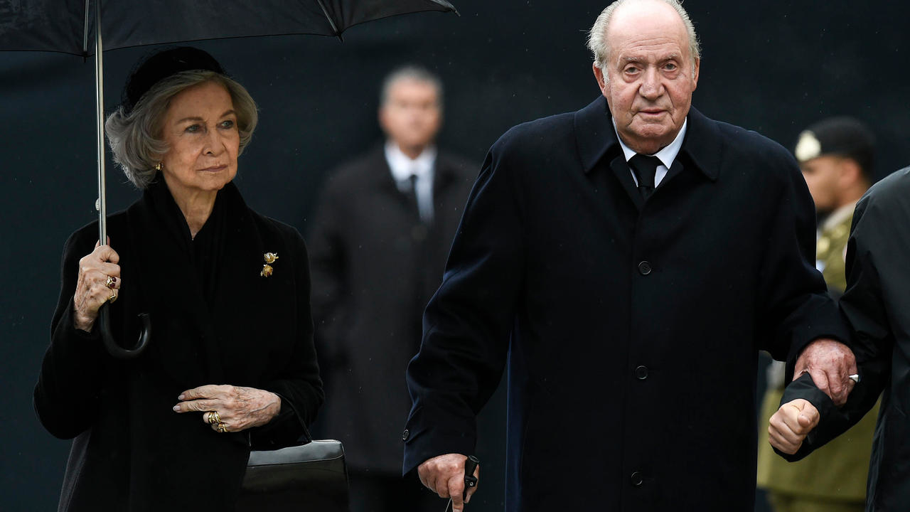 ملك إسبانيا السابق خوان كارلوس وزجته الملكة صوفيا يوم 4 مايو 2019