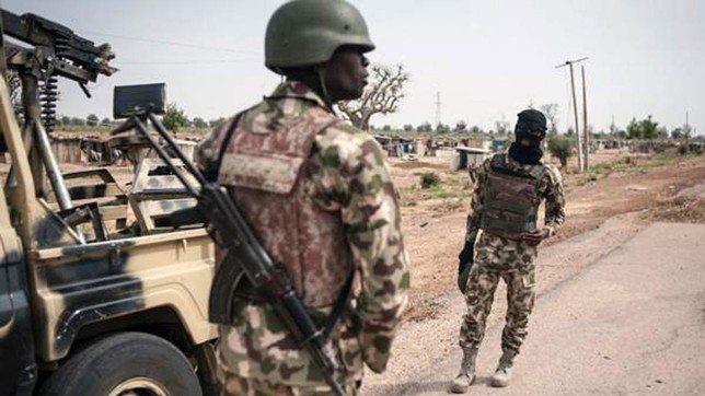 جنود نيجيريون يقاتلون تنظيم بوكو حرام في شمال البلاد