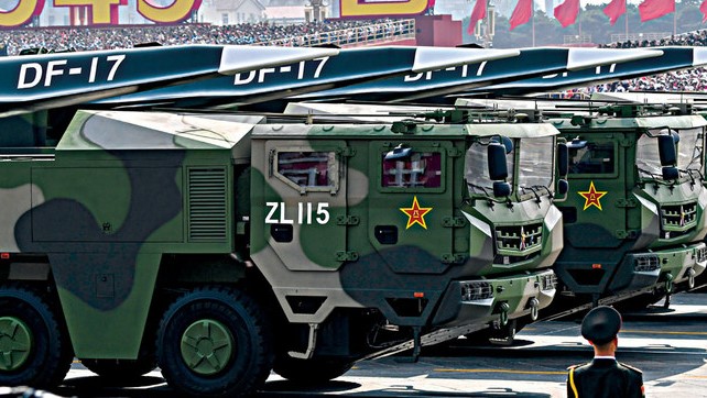 صواريخ الصين الجديدة التي تفوق سرعتها سرعة الصوت معروضة في عرض عسكري ببكين في أكتوبر 2019