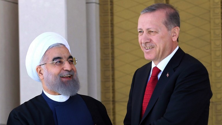 الرئيس التركي رجب طيب إردوغان ونظيره الإيراني حسن روحاني