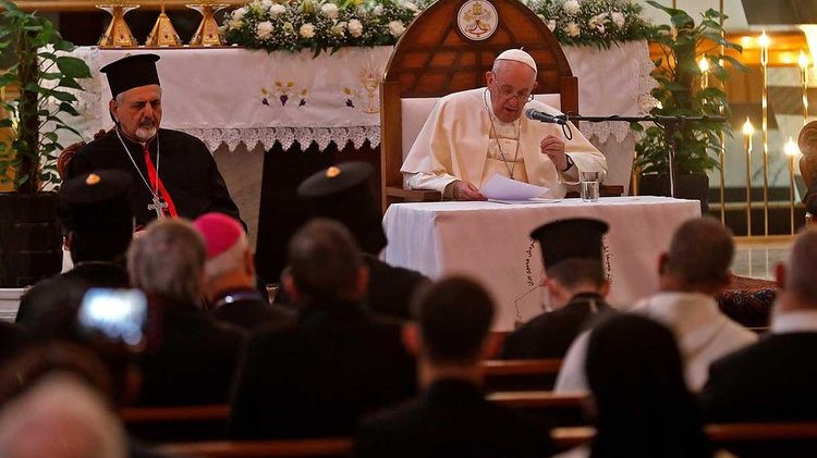 البابا يلقي عظةً في كنيسة سيدة النجاة ببغداد الجمعة
