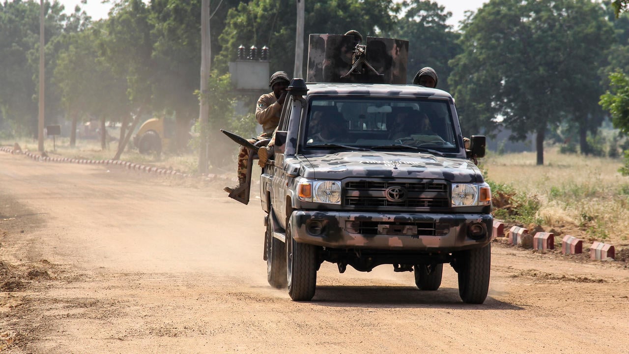 عسكريون نيجيريون أثناء دورية في نغامدو في شمال شرق نيجيريا في 3 تشرين الثاني/نوفمبر 2020