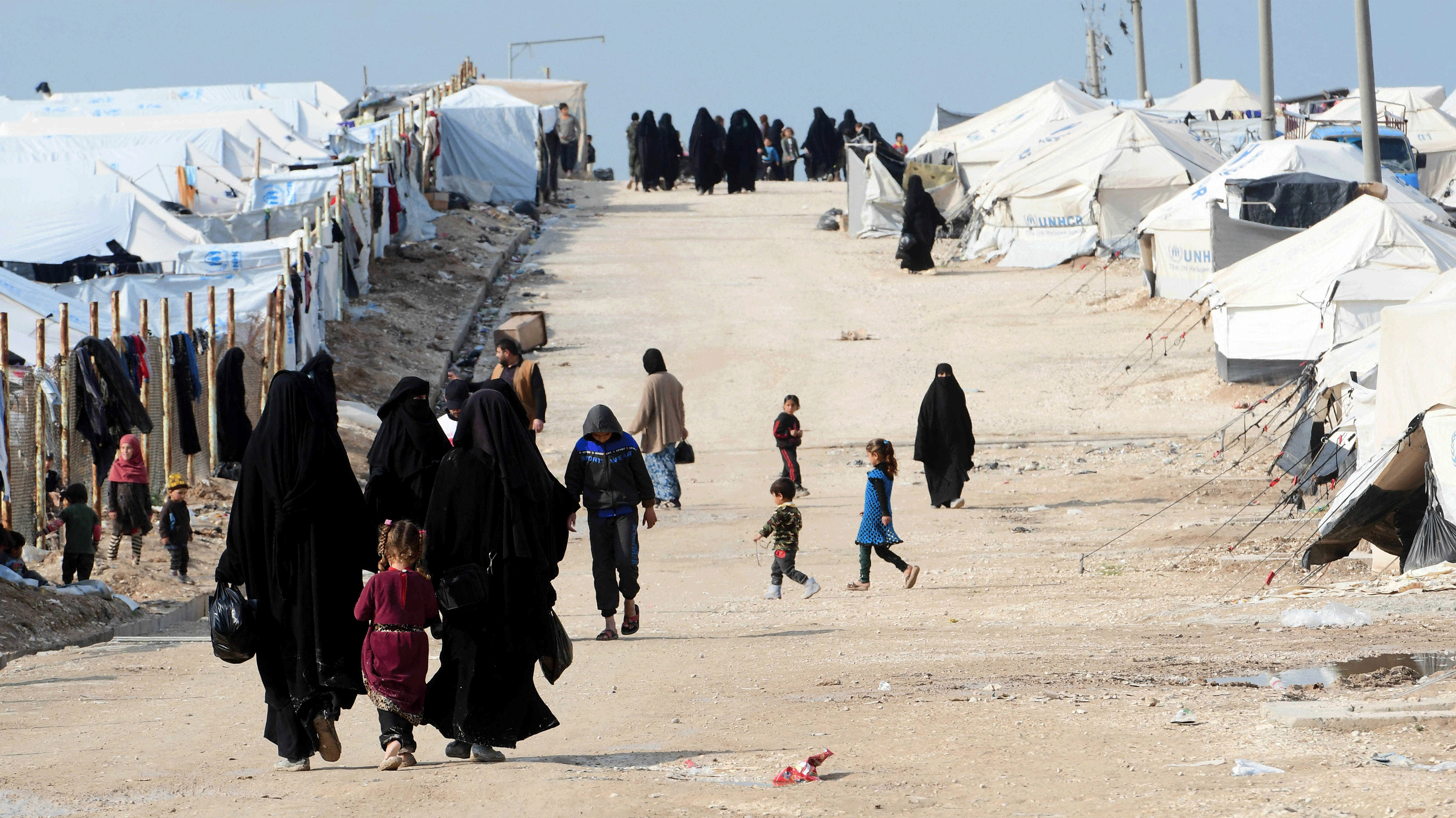 مخيم الهول الذي تقول الأمم المتحدة إنه شهد في أسبوعين مقتل عشرات النازحين من سوريا والعراق هذه السنة