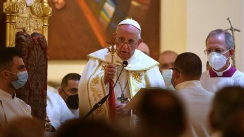 البابا فرنسيس في كاتدرائية مار يوسف ببغداد السبت، في اليوم الثاني من زيارته العراق