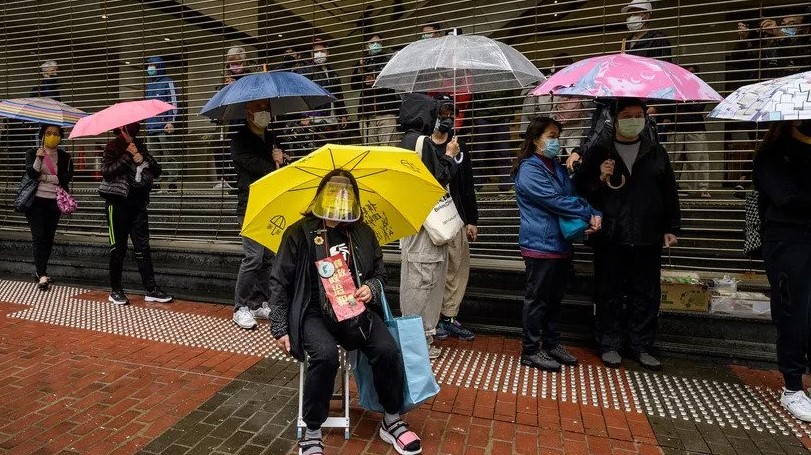 ناشطو الحراك الديموقراطي وناشطاته يعتصمون أمام محكمة هونغ كونغ الخميس