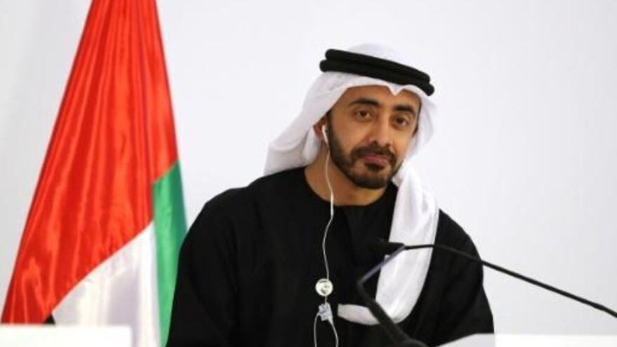 وزير الخارجية الإماراتي الشيخ عبد الله بن زايد آل نهيان في مؤتمر صحافي في أبو ظبي في 6 مارس 2019