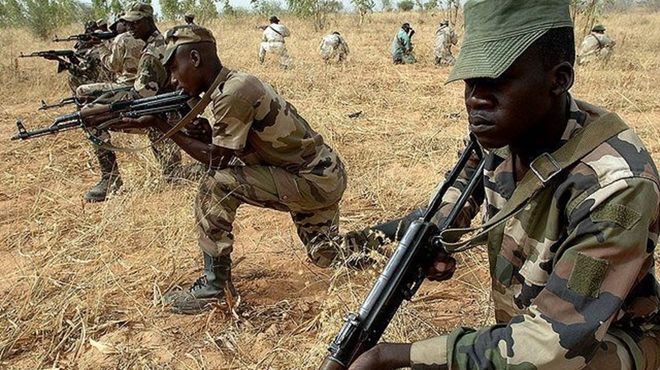صورة من الأرشيف لجنود نيجيريين ينفذون عملية عسكرية ضد بوكو حرام