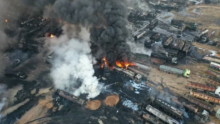 صورة لحرائق حراقات النفط بريف حلب نشرها المرصد السوري لحقوق الإنسان