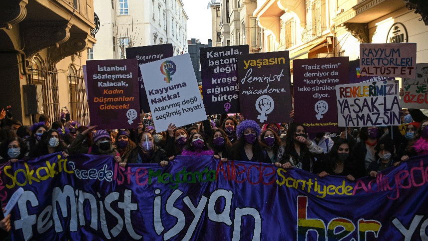 تظاهرات في تركيا بعد انسحابها من اتفاق مكافحة العنف ضد المرأة