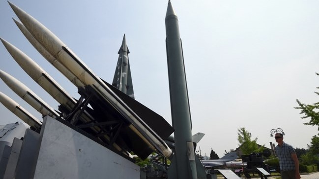 صورة من الأرشيف لصواريخ سكود الكورية الشمالية مشابهة للتي يستخدمها الإرهابيون الحوثيون لتهديد أمن السعودية
