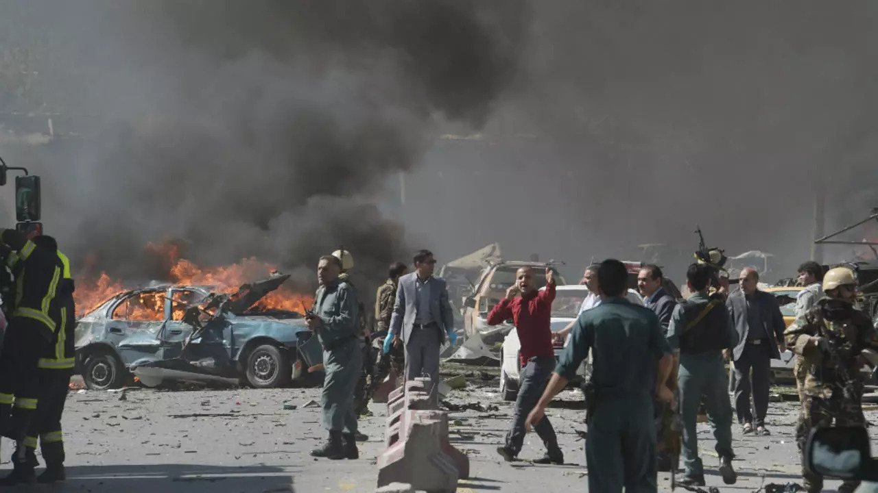 صورة من الأرشيف لانفجار سيارة مفخخة في كابول