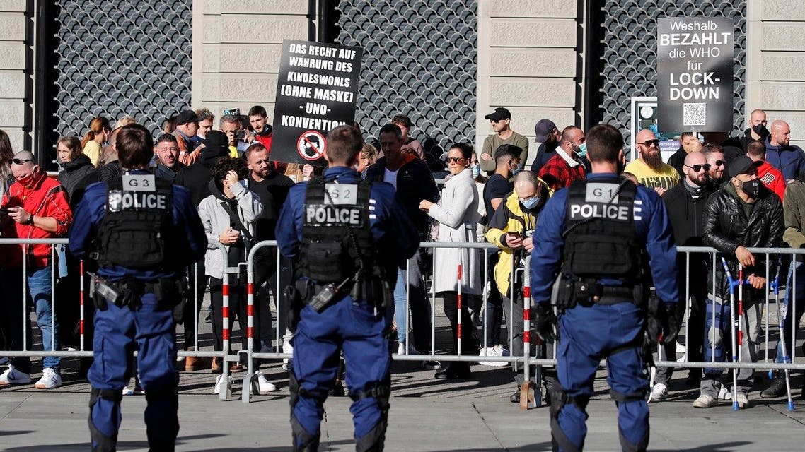 التظاهرة التي حصلت على ترخيص من الشرطة، تعد الأخيرة في سلسلة احتجاجات عامة في ارجاء البلد الأوروبي خلال الأشهر الماضية، من بينها تظاهرة في بلدة خور اجتذبت أكثر من أربعة آلاف شخص