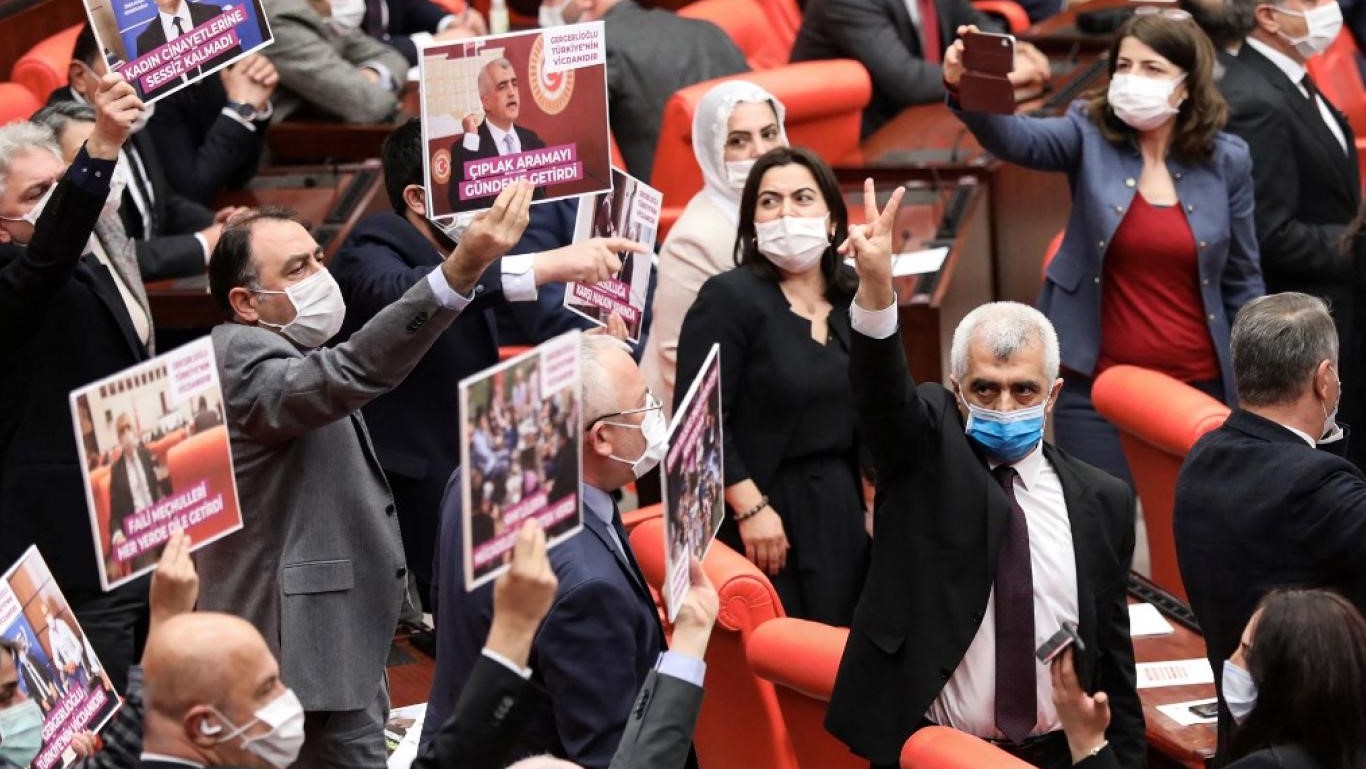 خملة اللطات التركية على حزب الشعوب الديمقراطي مستمرة
