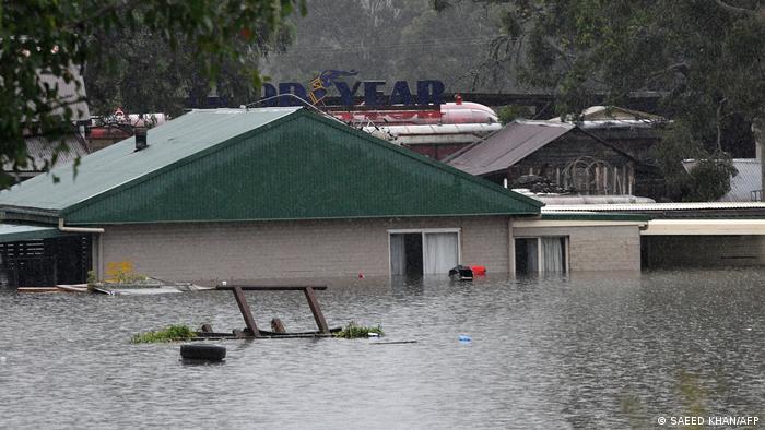 تضرر آلاف السكان من الفياضانات