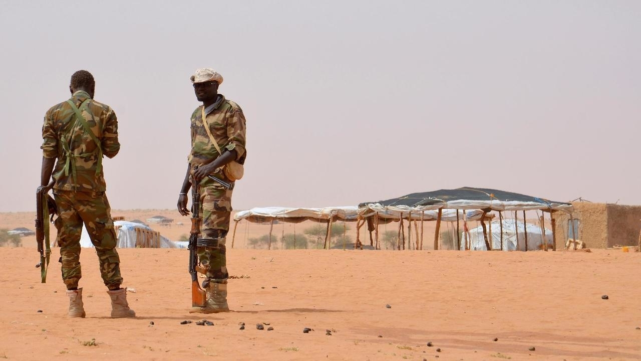 جنديان نيجريان في منطقة تاهوا في تشرين الأول/أكتوبر 2016