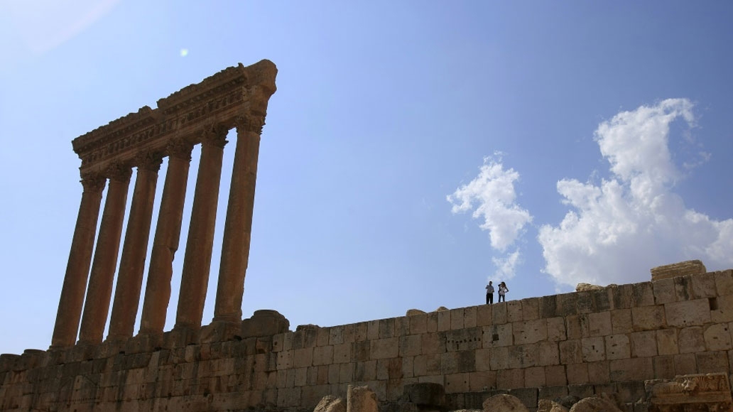 أعمدة معبد جوبيتر في قلعة بعلبك الرومانية الشهيرة في شرق لبنان