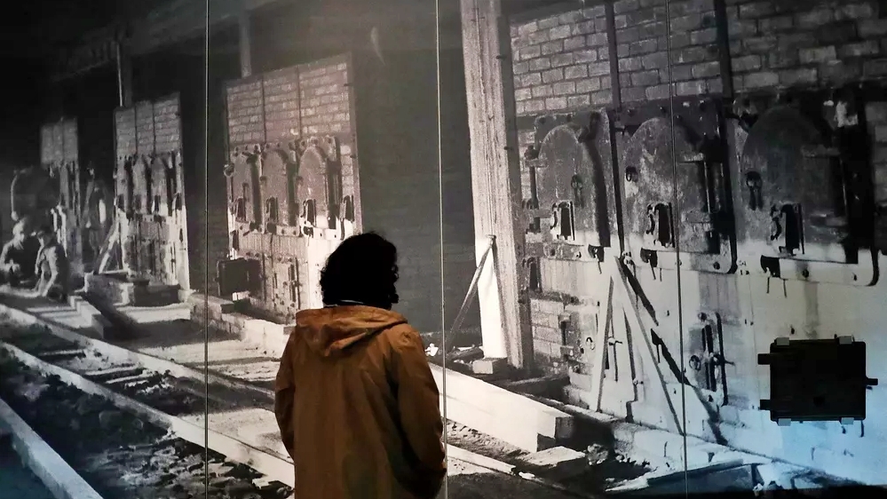 محرقة جثث استخدمت في معسكر الإبادة النازي في أوشفيتز ، في متحف ياد فاشيم في القدس