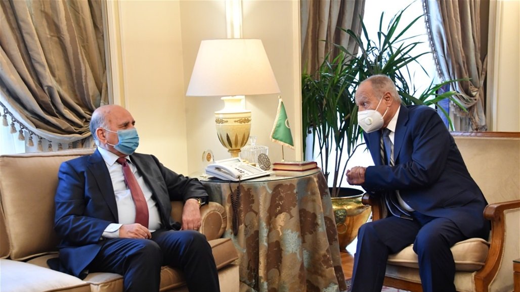 ابو الغيط ملتقيا في القاهرة في وقت سابق مع وزير الخارجية العراقي فؤاد حسين
