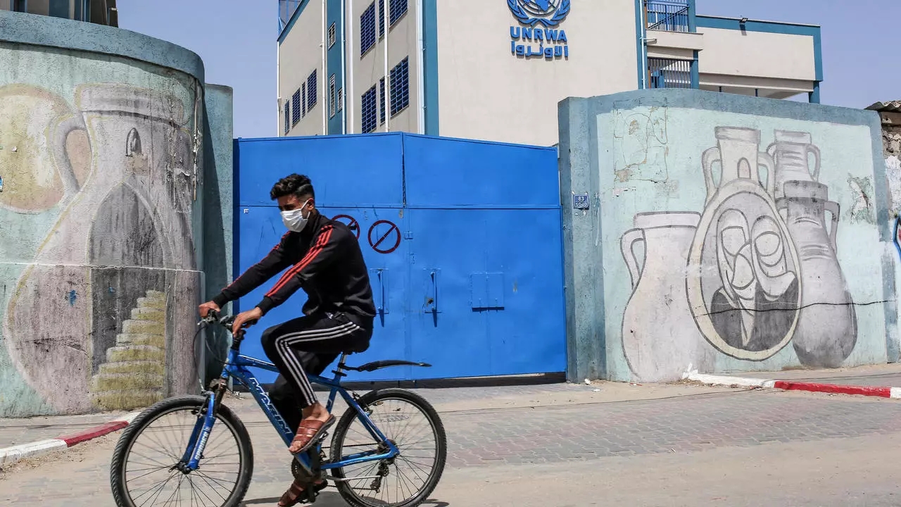 مدرسة تديرها وكالة الأمم المتحدة لإغاثة وتشغيل اللاجئين الفلسطينيين في رفح ، جنوب قطاع غزة - اعتمدت الأونروا ذات مرة على الولايات المتحدة كأكبر مانح لها ولكنها. واجهت عجزًا منذ سحب دونالد ترامب الأموال من 2018 