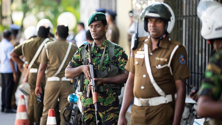 صورة من الأرشيف لعناصر في الشرطة السيريلانكية