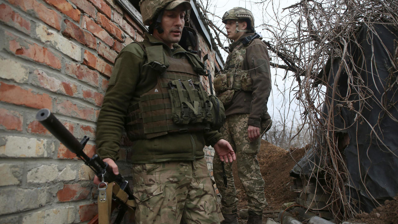 جنود أوكرانيون في دانيسك بتاريخ 12 نيسان/أبريل 2021