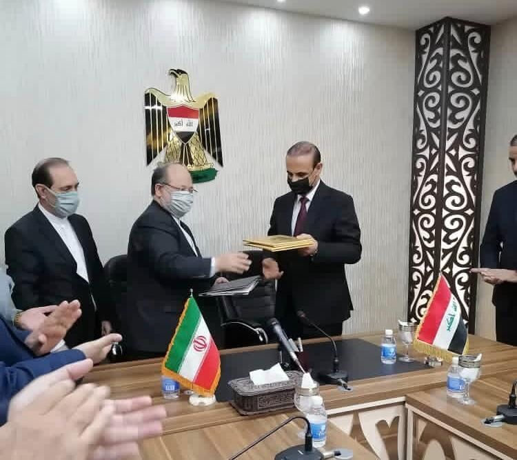 وزيرا العمل العراقي والايراني يتبادلان وثيقة تعاون مدتها خمس سنوات