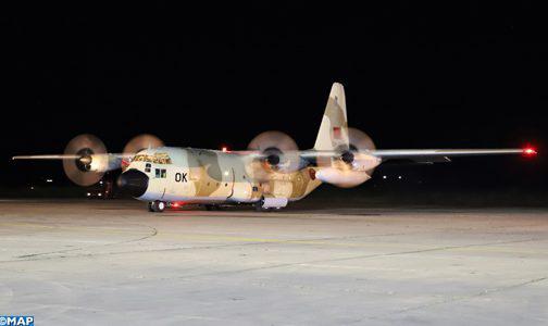 احدى الطائرات العسكرية المغربية لدى وصولها ليلة امس الى بيروت محملة بالمساعدات الغذائية