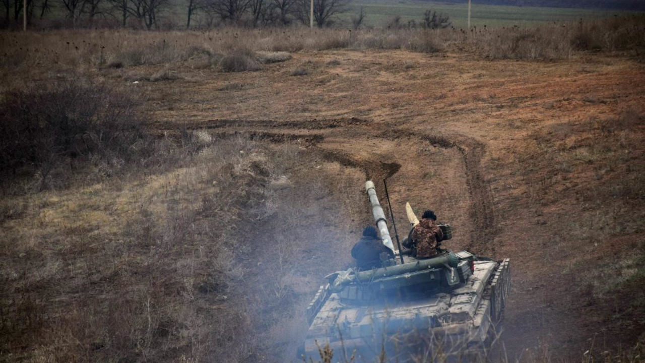 صورة موزعة من الجيش الاوكراني تظهر قوات مشاركة في مناورات في منطقة دونباس في 18 نيسان/أبريل 2021