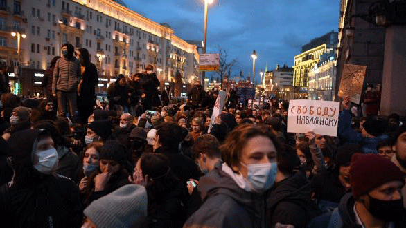 الآلاف يتظاهرون في موسكو دعماً للمعارض أليكسي نافالني الذي يخوض إضرابا عن الطعام في السجن
