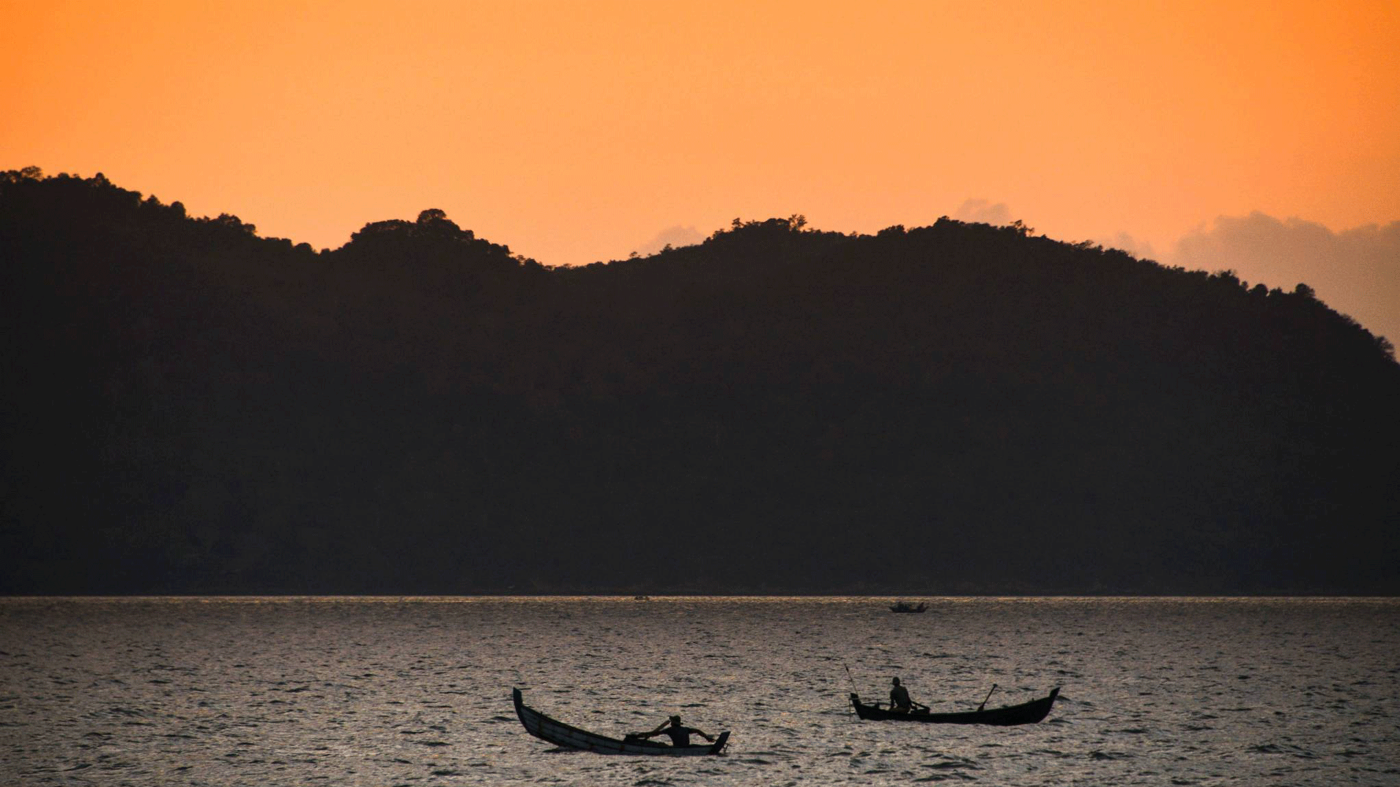 قوارب صيد في بحر اندونيسيا