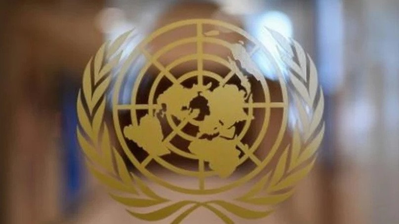  شعار الأمم المتحدة داخل مقرها في نيويورك بتاريخ 25 شباط/فبراير 2021 