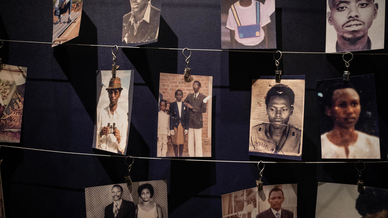 صور لضحايا إبادة التوتسي في رواندا بنصب تذكاري في كيغالي. 7 أبريل/نيسان 2021