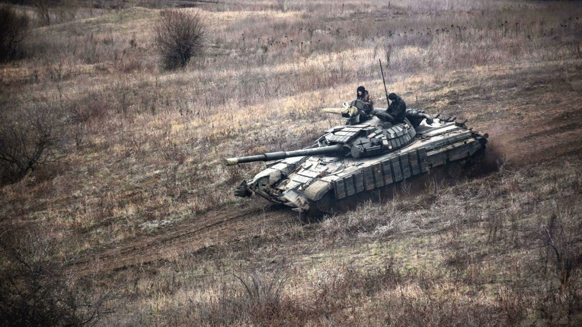 مناورات الدبابات في منطقة دونباس في 18 أبريل 2021