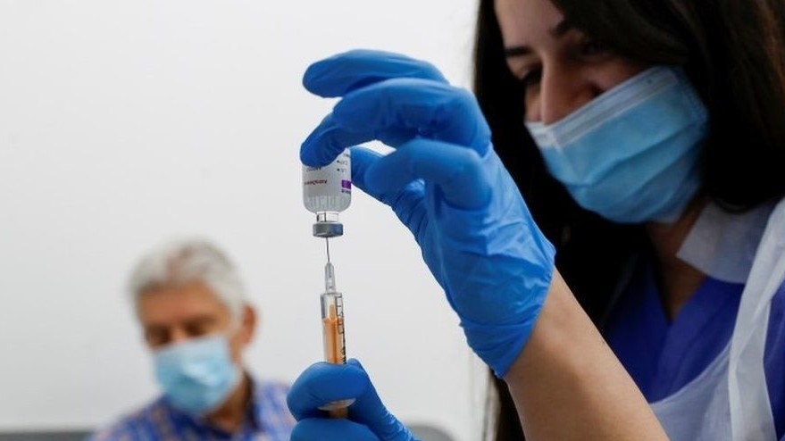 علماء بريطانيا متفائلون في مستقبل اللقاحات ضد كورونا 