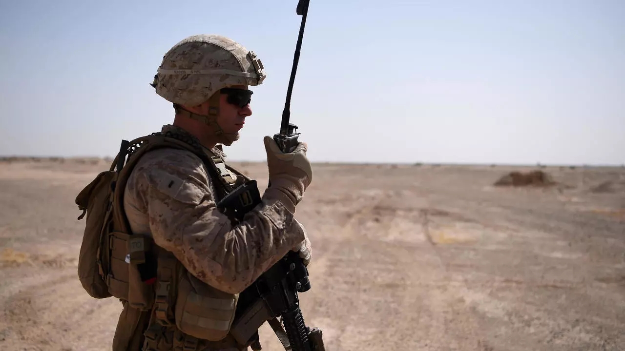 صواريخ تصيب قاعدة عسكرية تضم متعاقدين أمريكيين في العراق