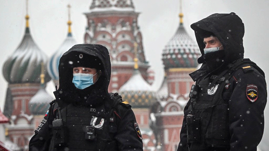 عنصران من الشرطة الروسية في موسكو