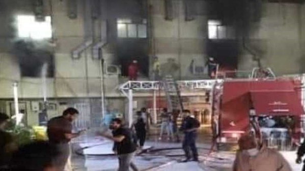 عمليات اطفاء حريق مستشفى ابن الخطيب في بغداد السبت