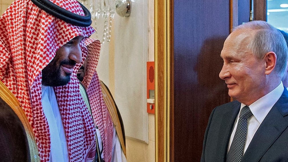 صورة من الأرشيف للرئيس الروسي فلاديمير بوتين وولي العهد السعودي الأمير محمد بن سلمان