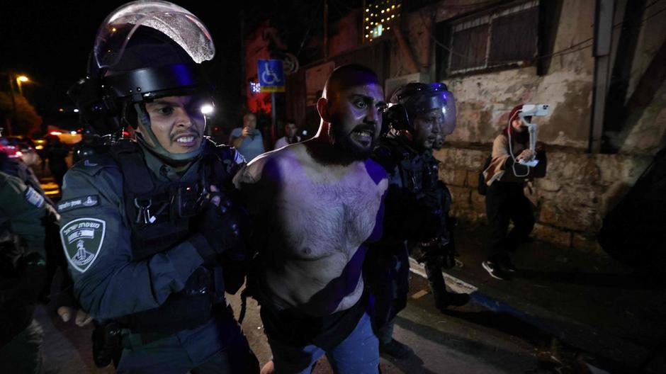 الشرطة الإسرائيلية تعتقل أحد سبان القدس الشرقية في 5 مايو 2021