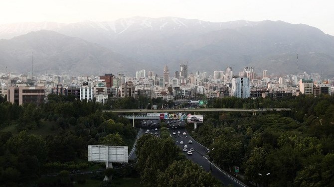 صوة من الأرشيف لأحد الجسور في العاصمة الإيرانية طهران
